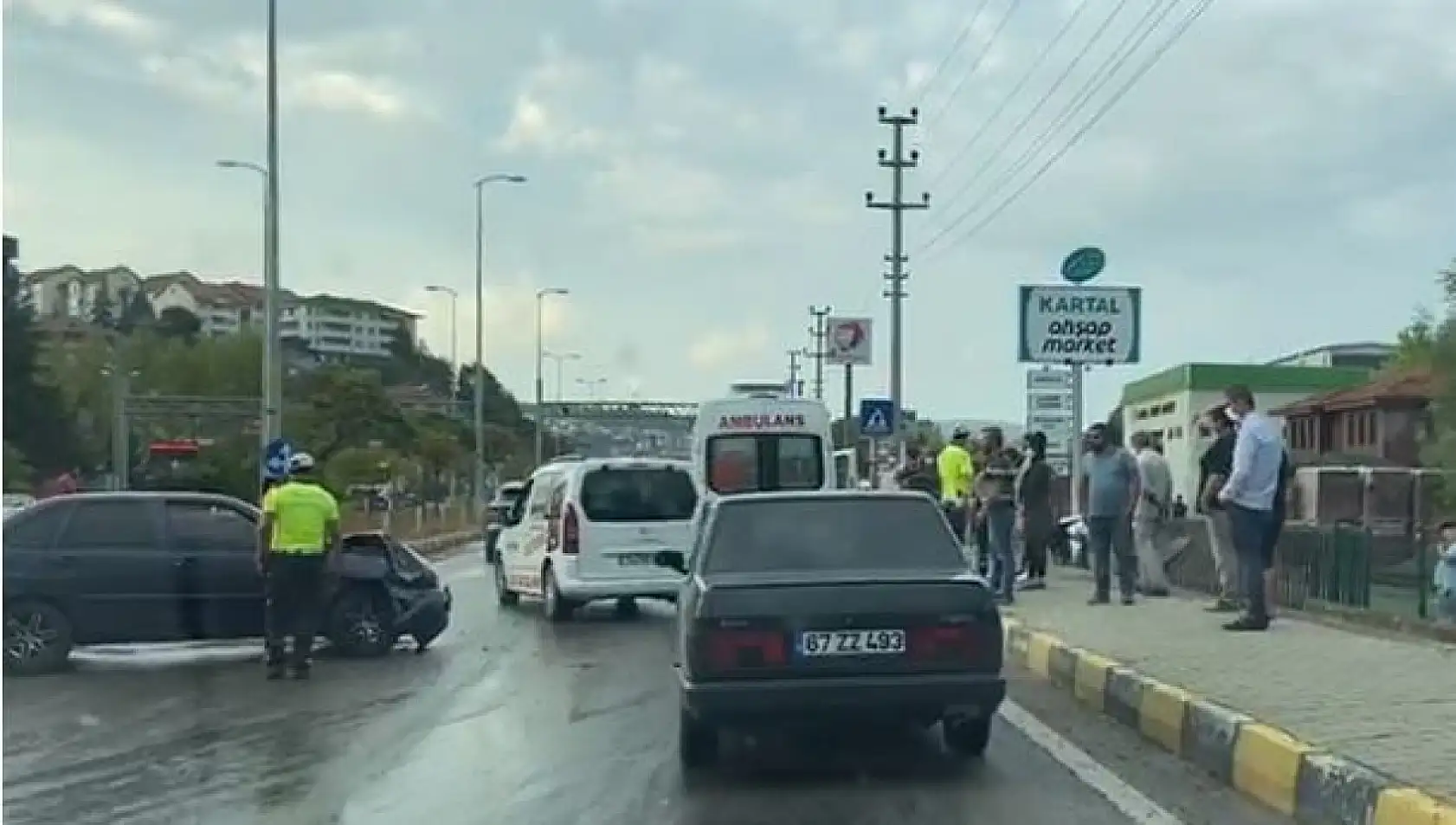 Polisevi kavşağında kaza