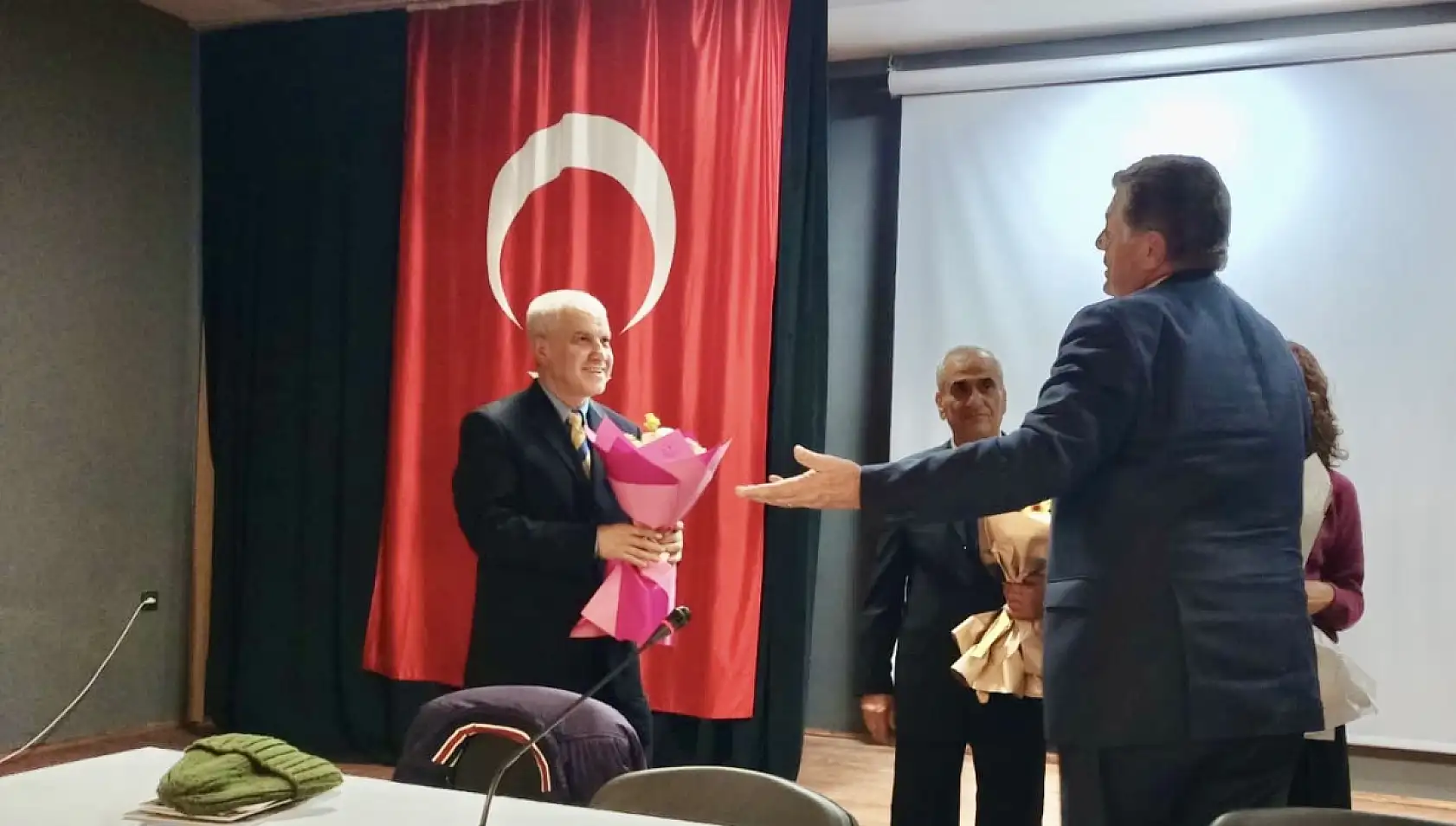 Yazı yazma helaya başın girer belaya