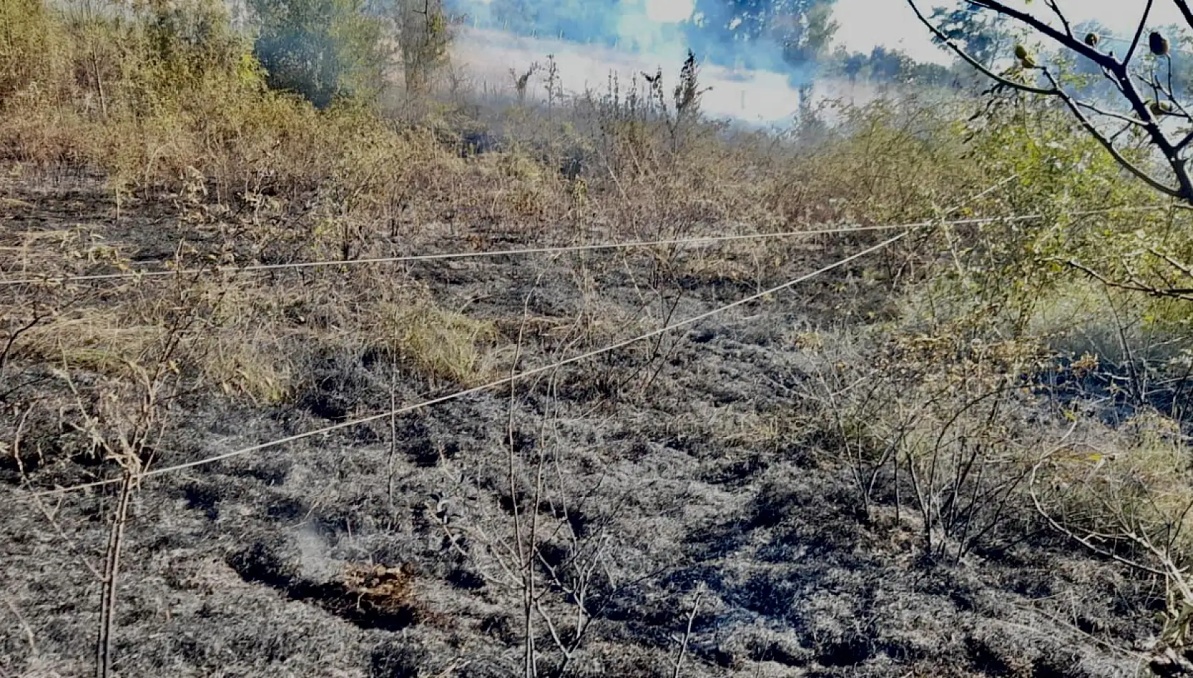 Direkler yıkılınca yangın çıktı