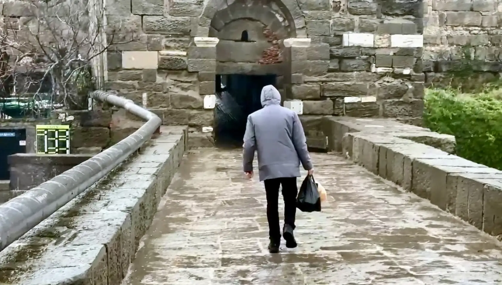 Meteorolojik uyarıdan sonra fırtına çıktı