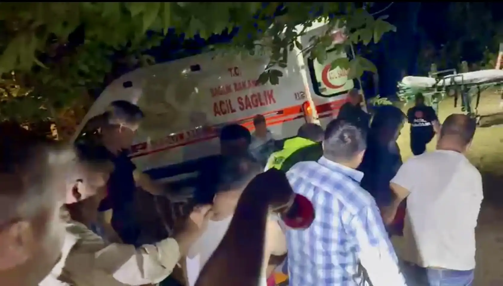 Son dakika, Traktör devrildi