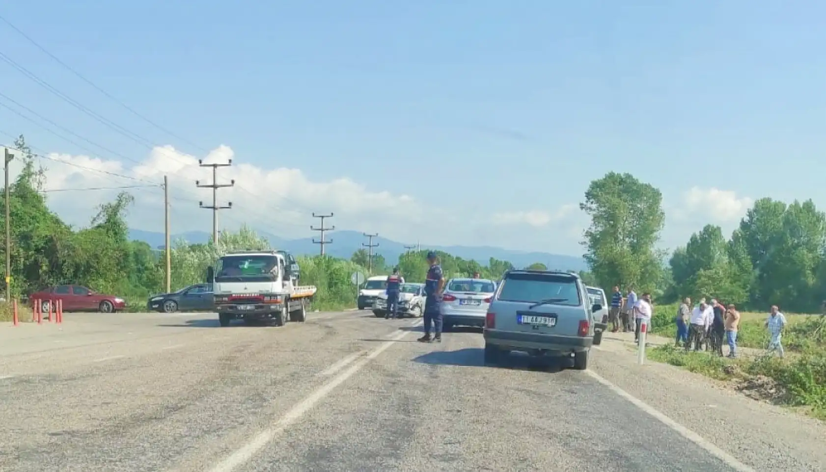 İki araç çarpıştı, 4 yaralı