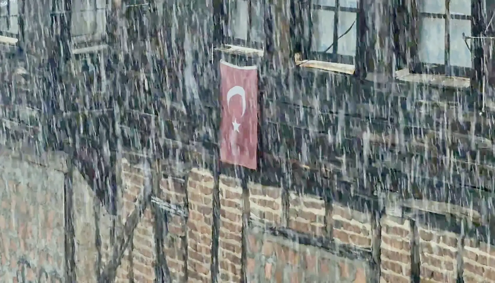 Bartın'da bahar ortasında kar sürprizi