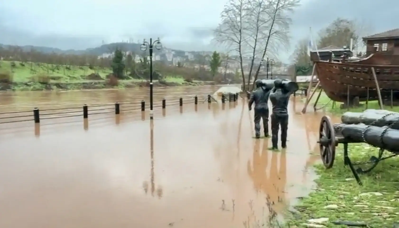 Karlar eridi, Bartın ırmağı taştı