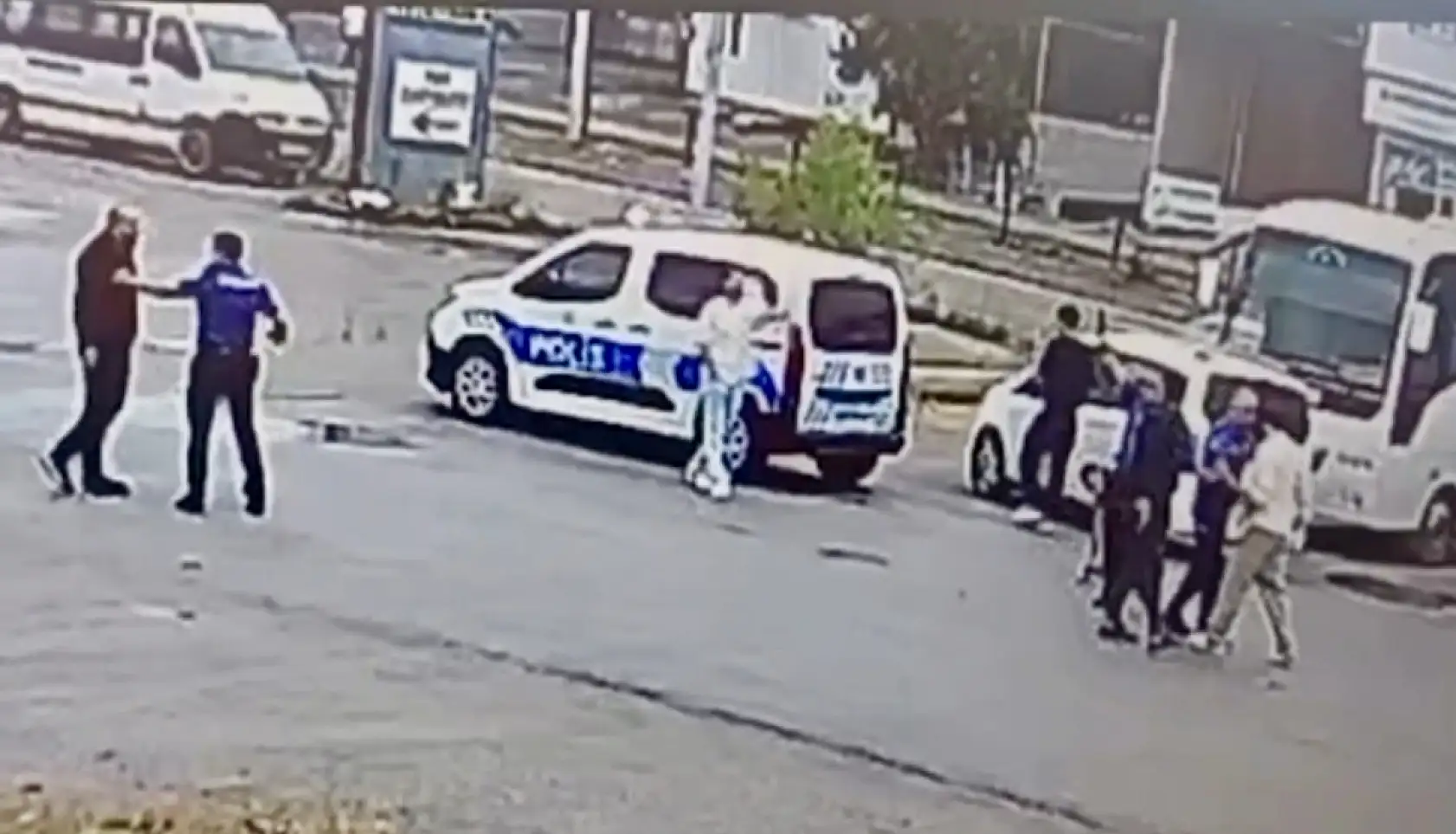 Polis kanlı çatışmayı önledi