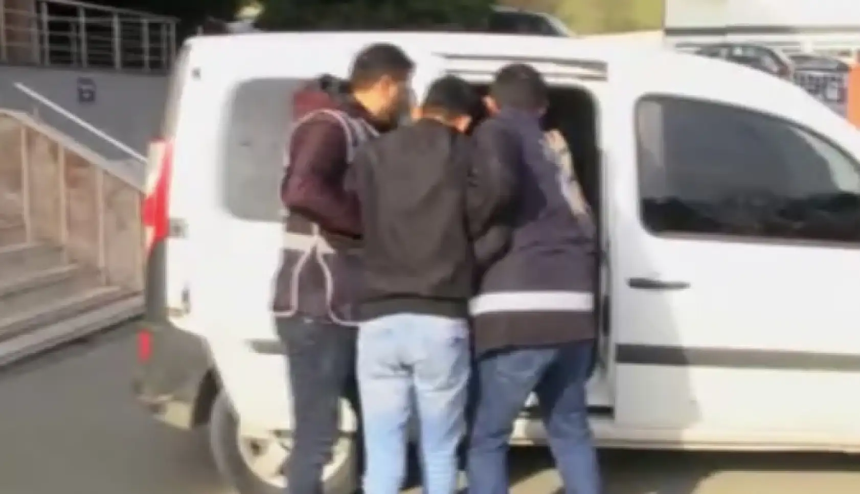 Kıskıvrak yakalandılar