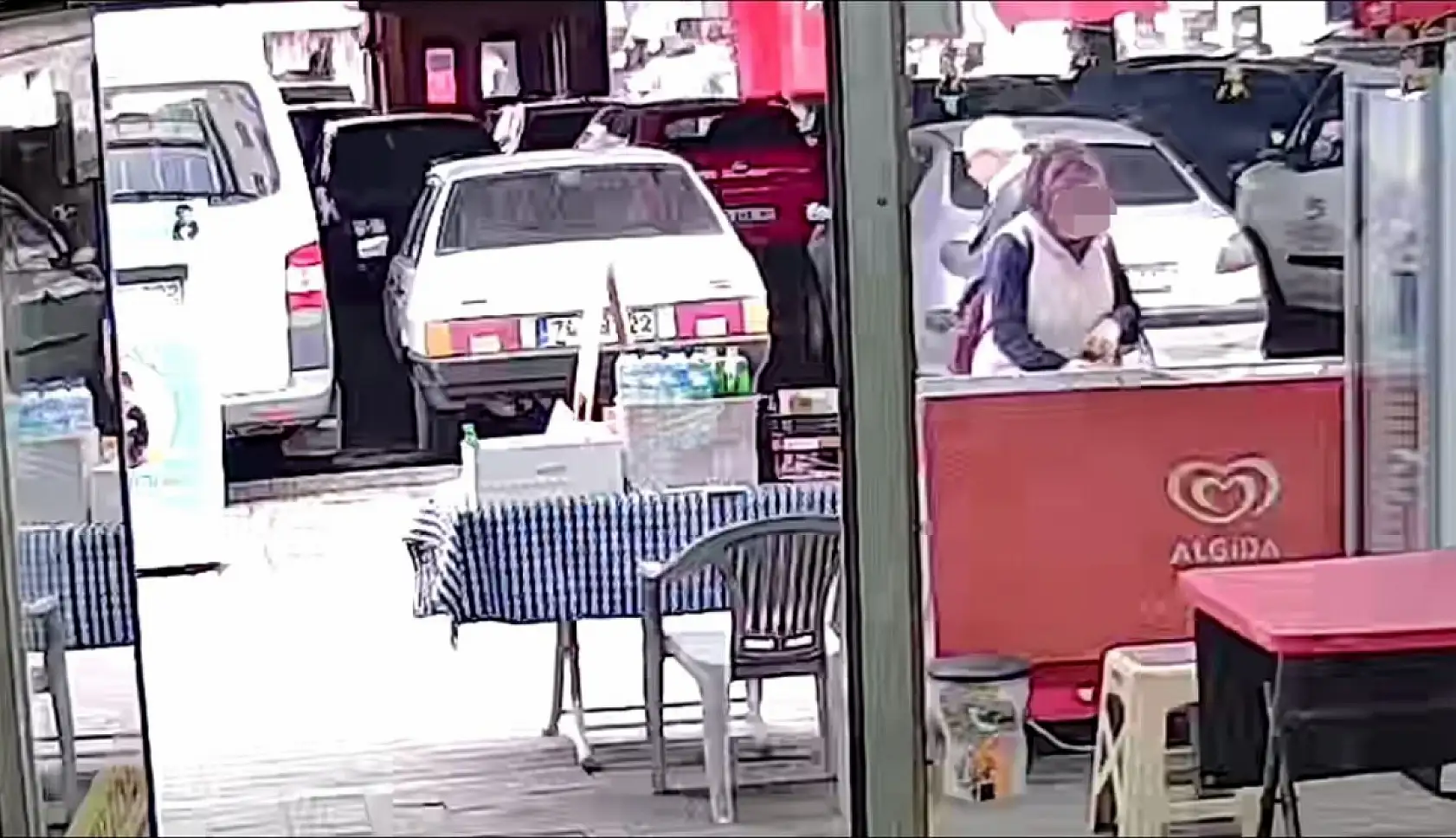 Tezgahtan alıp gitti