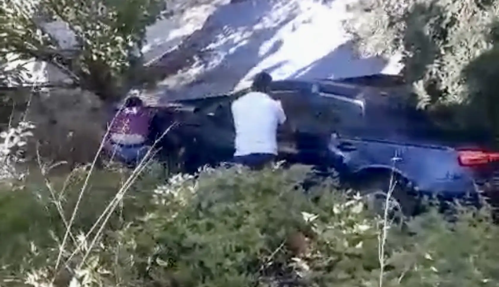 Çarpışan araçlardan biri Şarampole uçtu