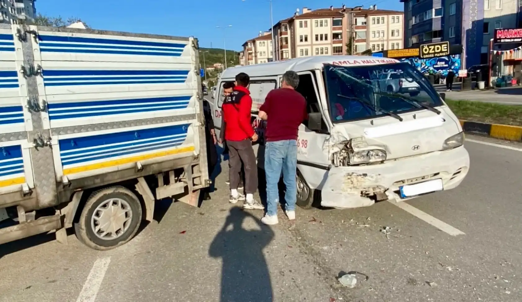 Bartın'da 2 araç çarpıştı