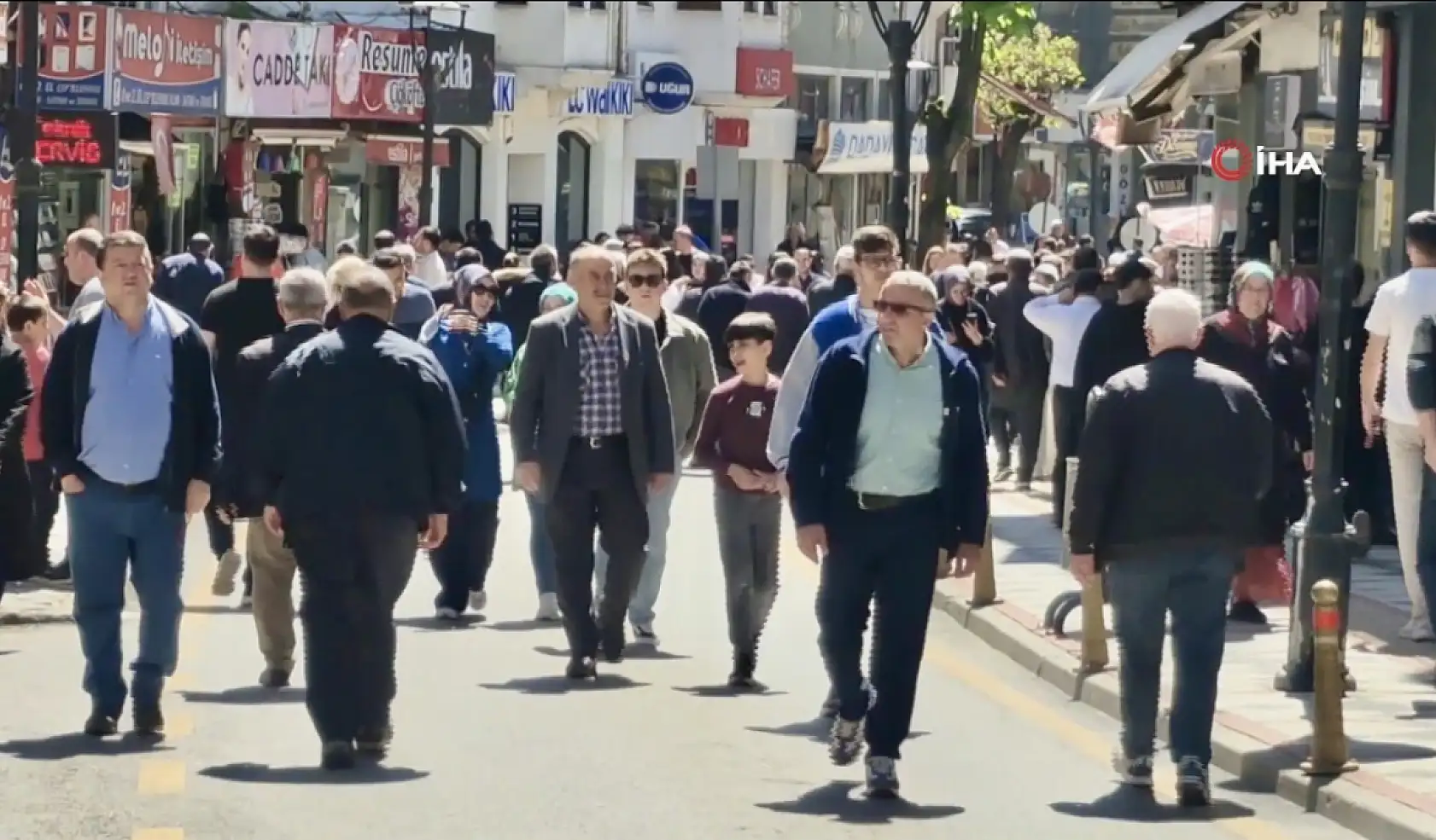 Kapanan caddeden ilginç görüntüler