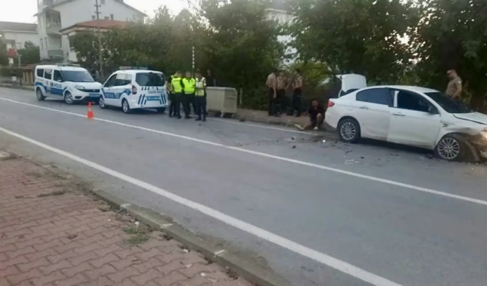 Boşanmak isteyen eşini tüfekle vurdu