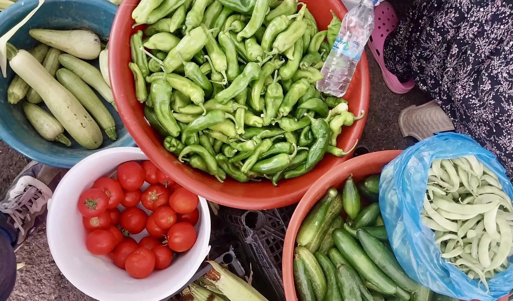 Salı pazarında tezgahların durumu