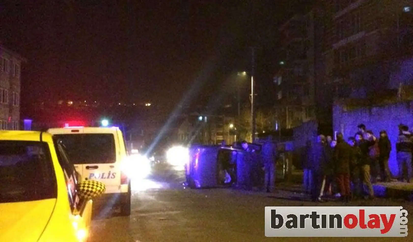 Buz tutan yolda devrildi