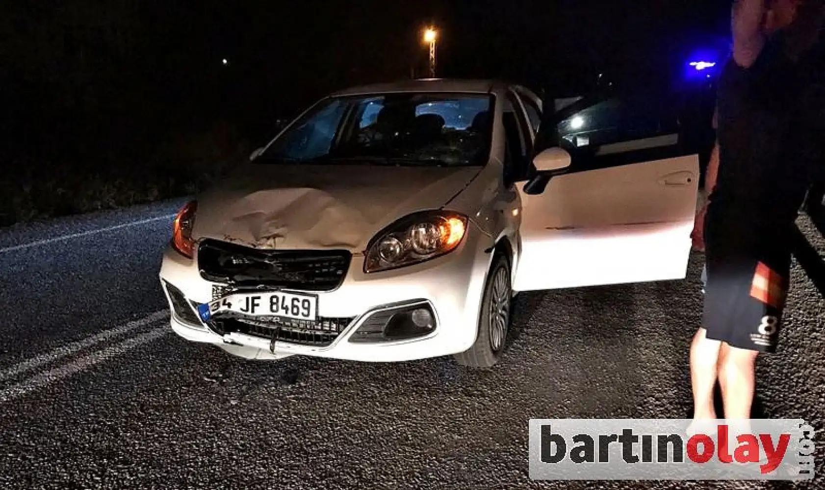 Otomobil ile motosiklet çarpıştı, 1 yaralı