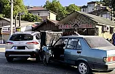 Karşı yola geçince çarpıştılar