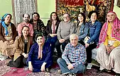 Yazıyor, yönetiyor, oynuyor
