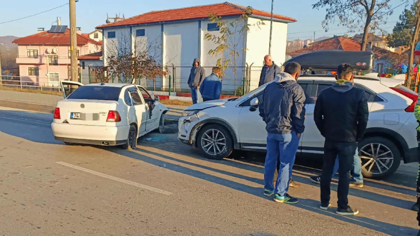 Gölbucağı kavşağında kaza
