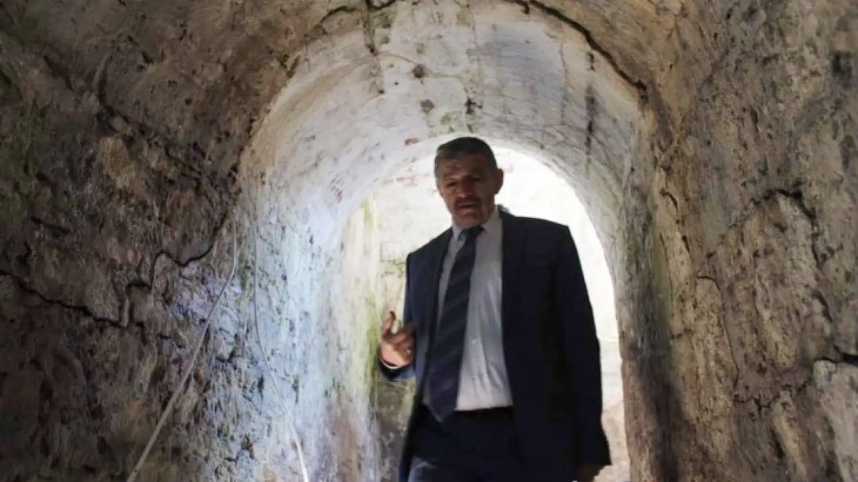 Tarihi mahzende kazı çalışmaları başlatıldı
