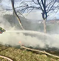 Arazide yakılan ateş lastiklere sıçradı