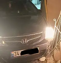 Binanın duvarına çarptı