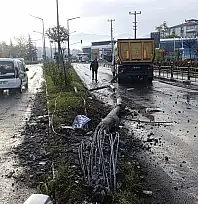 Damperli kamyon kontrolden çıktı