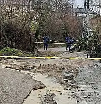 Heyelan nedeniyle yol ulaşıma kapandı