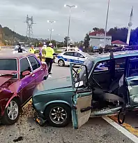 Karaçay'da iki araç çarpıştı