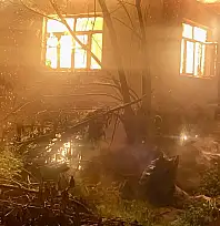 Mahallede gece yarısı yangın çıktı