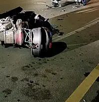 Motosiklet ile otomobil çarpıştı