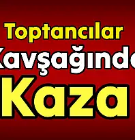 Motosiklettekiler yere savruldu