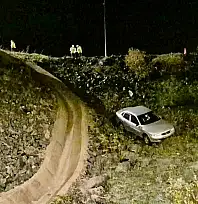 Otomobil viyadükten uçtu