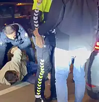 Polis ekiplerini peşine taktı