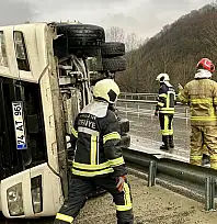 Son dakika, tır devrildi