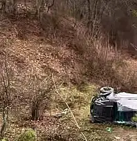 Yoğun siste şarampole yuvarlandı