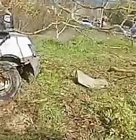 Yoldan çıktı, metrelerce sürüklendi