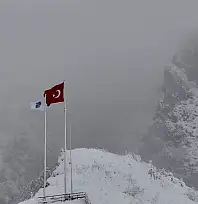 Zirvede kar manzarası