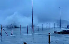 Amasra'da dev dalgalar mendireği aştı