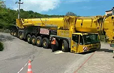 Amasra girişinde dev vinç yolu kapattı