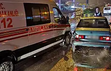 Ambulans kaza yaptı