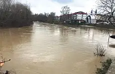 Bartın'da ırmak taşma noktasına geldi