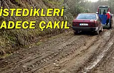 Çamurda Çıkamayan Araçları Traktörler Çekiyor