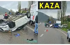 Çarpışan otomobillerden biri ters döndü