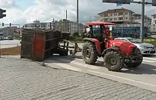 Çatmaca Kavşağında Römork Devrildi