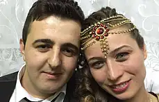 Cezaevinden İzin Aldı, çocukluk aşkıyla evlendi