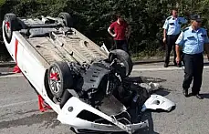 Gelin arabası takla attı