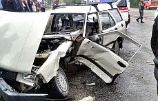 İki otomobil çarpıştı: 6 yaralı