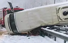 işçi servisi devrildi, 11 kişi yaralandı