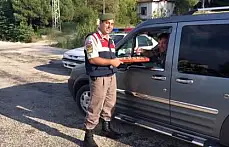 Jandarmadan sürücülere bayram çikolatası
