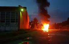 Kamyonet alev topuna döndü