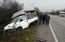 Kamyonet ile otomobil çarpıştı